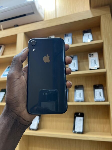 iPhone XR Noir 64GB