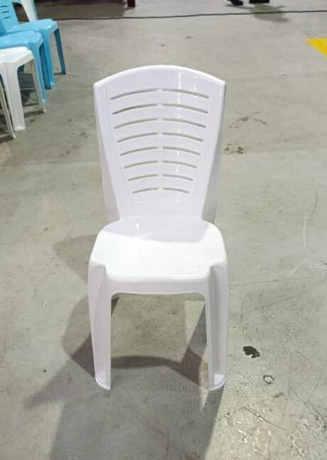 Chaise empilable en plastique