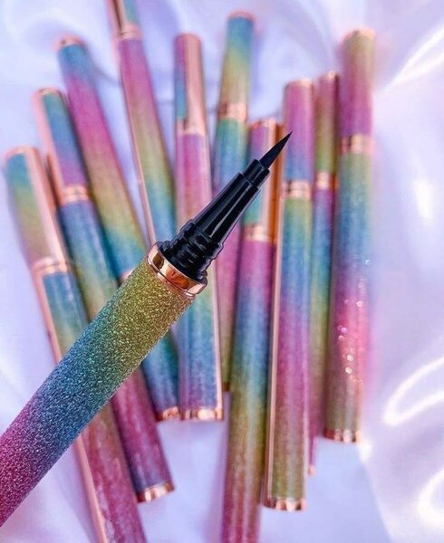 Eyeliner liquide coloré pailleté