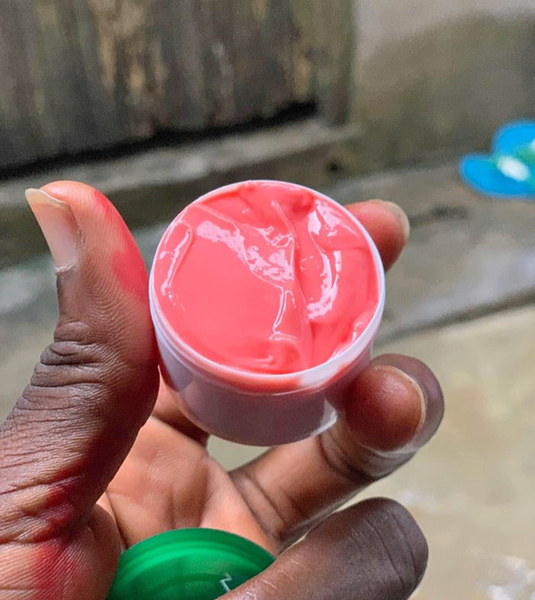 Produit de lèvre rose