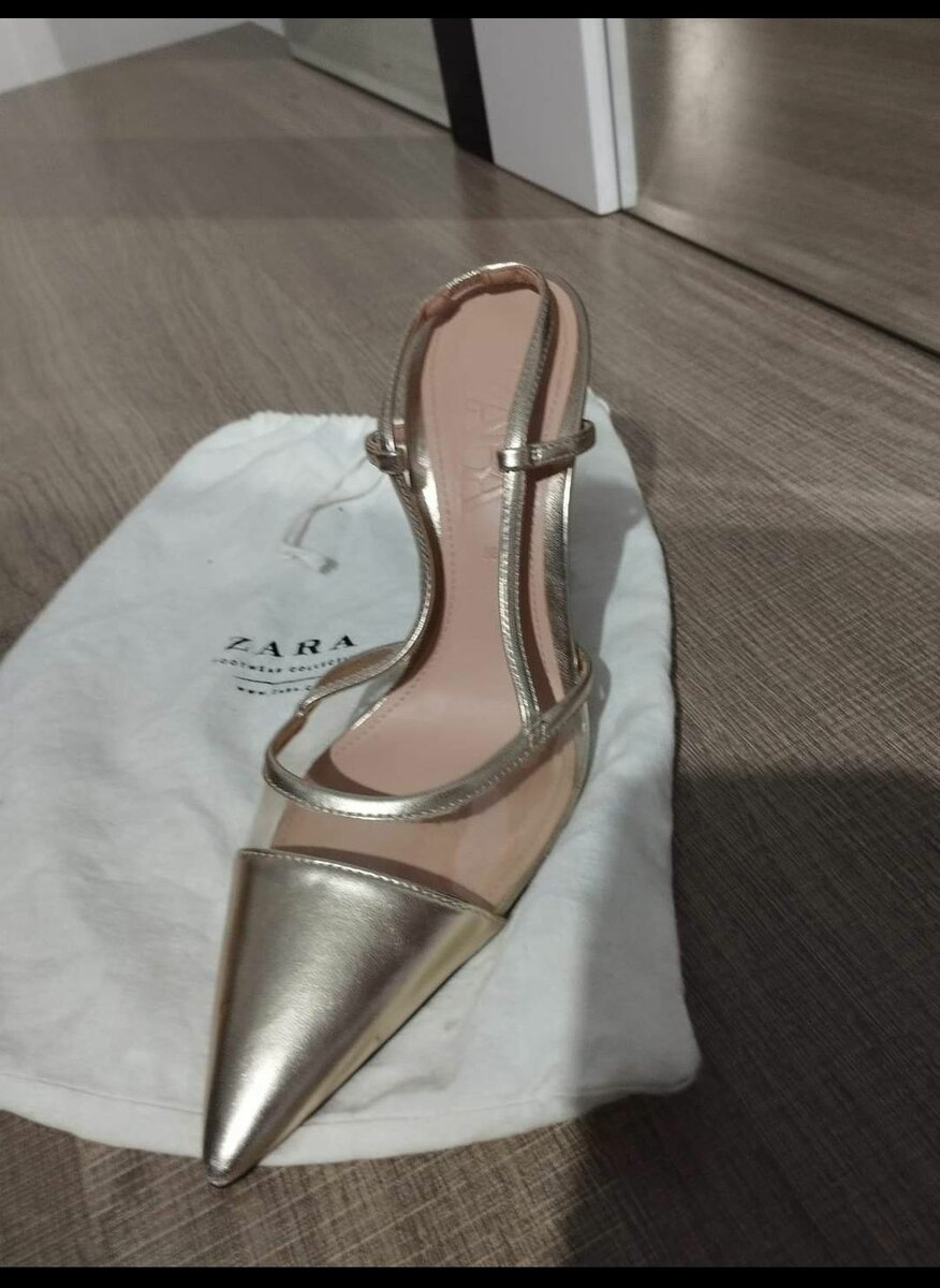 Sandales à talon dorée zara