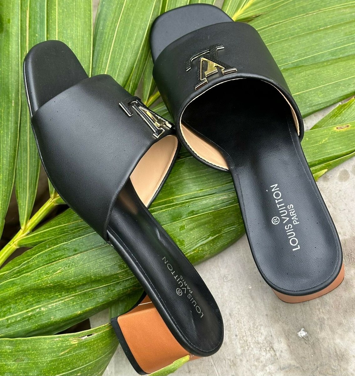 Ladies heeled slides