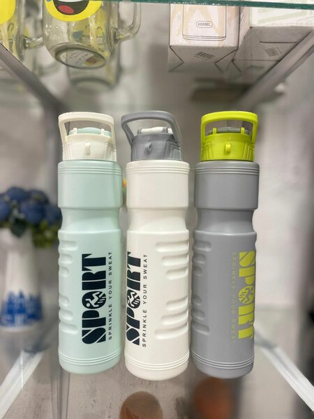 Gourdes sport en plastique