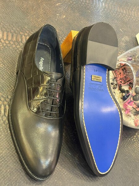 Dress shoe