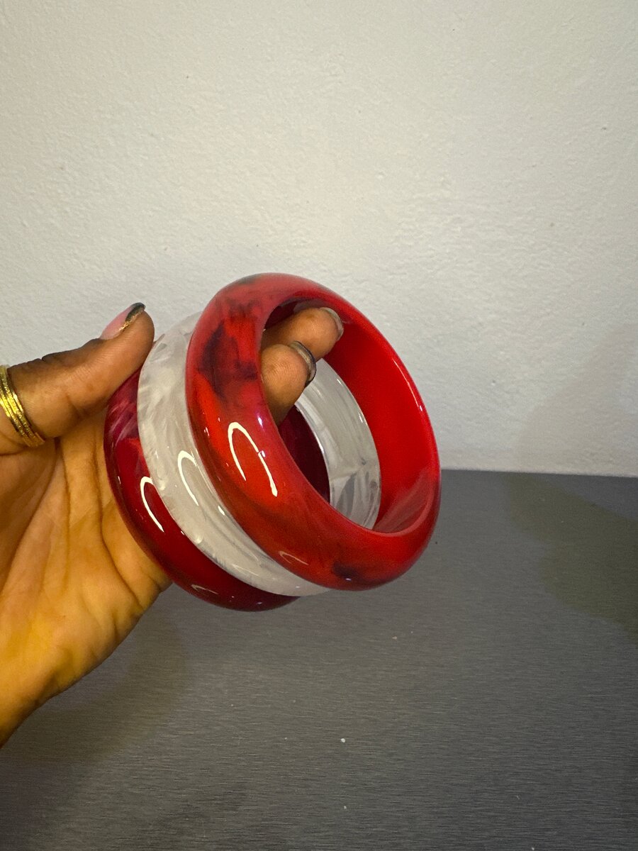 Bracelets en résine colorée