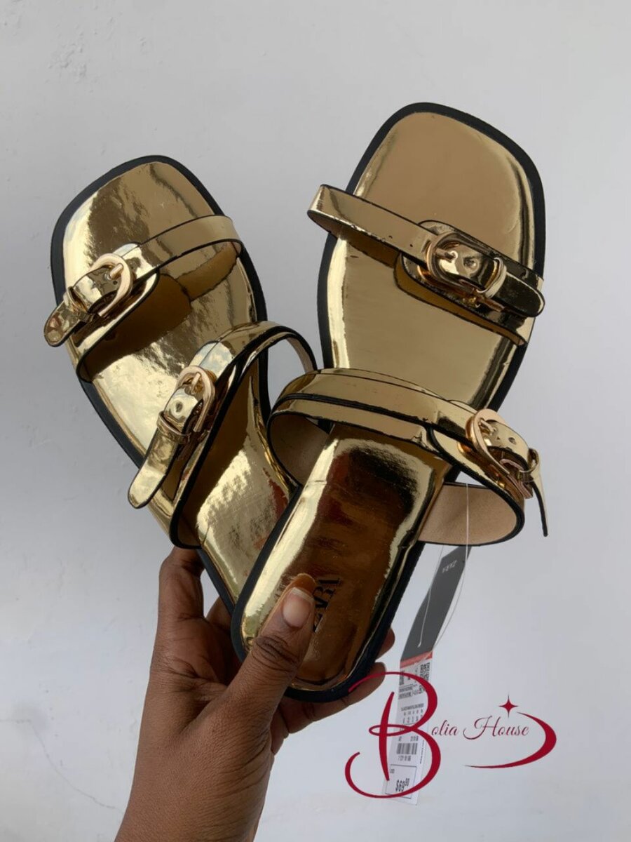 Sandales élégantes avec boucles