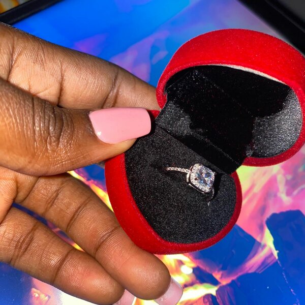 Bague de fiançailles scintillante