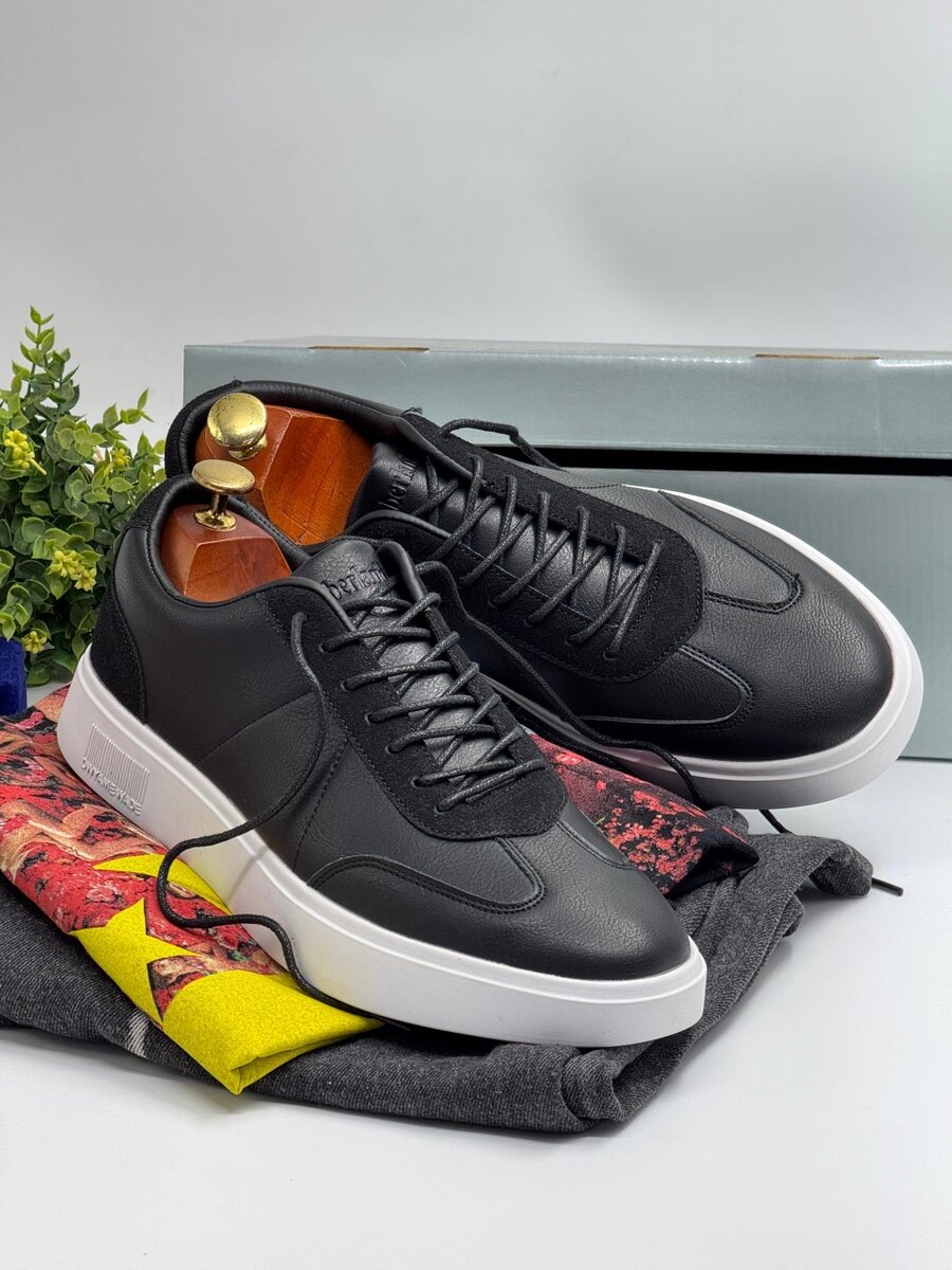 TIMBERLAND BLACK AND WHITE