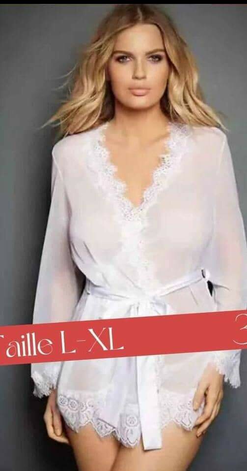 Pegnoire strigue en dentelle