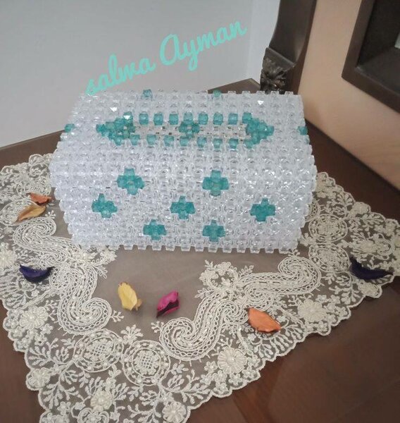 Boîte de mouchoirs en perles