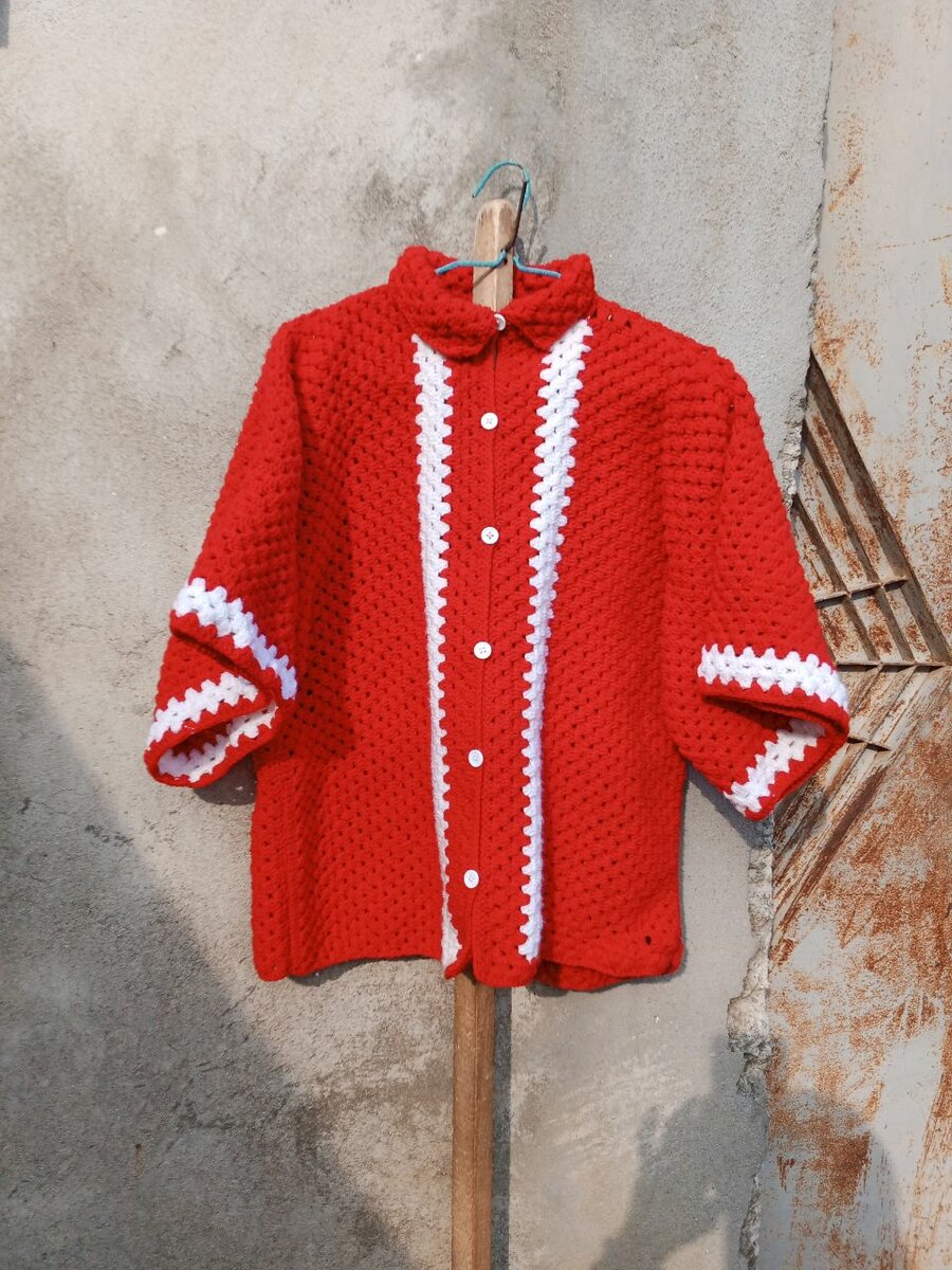 Cardigan en tricot rouge