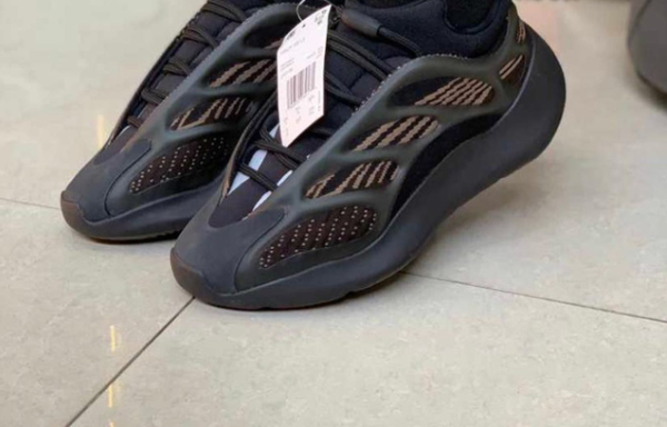 V 3 Yeezy boost 700