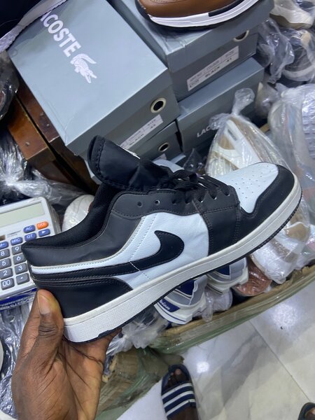 Baskets Nike noires et blanches