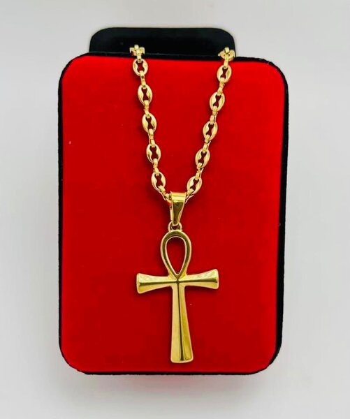 Chaîne croix de Jesus