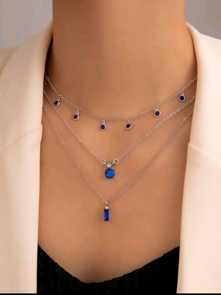 Chaîne argente et ensemble montre