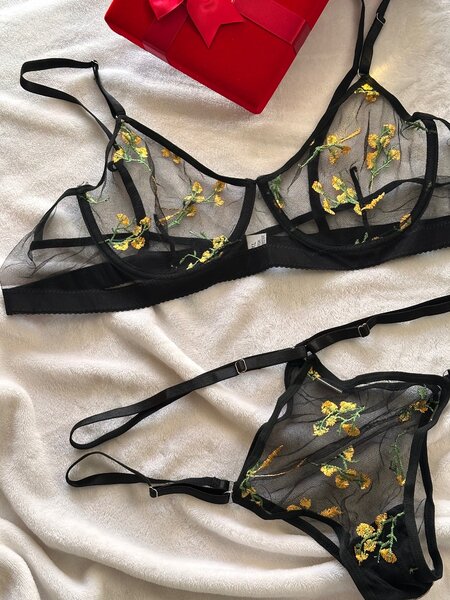 Lingerie jaune et noir