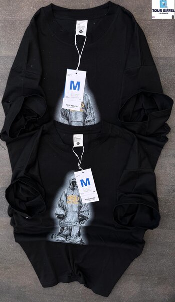 T-shirt noir graphique moderne