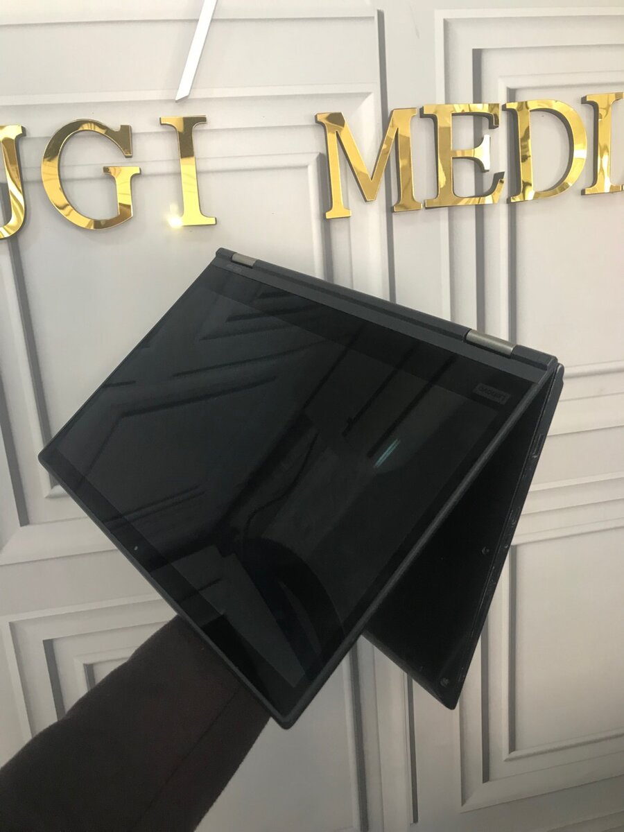 Lenovo thinkpad X380 core i5 8th Gen 256/8gb