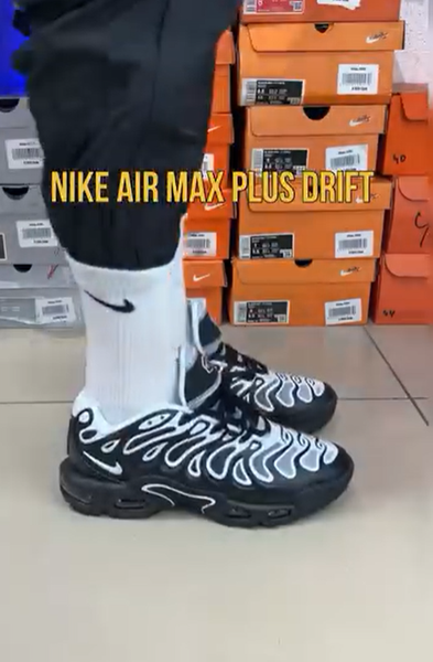 кроссовки черные 