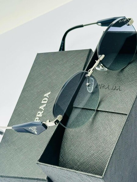 Lunettes de soleil Prada élégantes