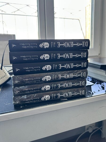 шесть томов манги Тетрадь смерти.