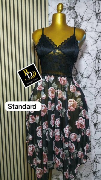 Robe en dentelle florale