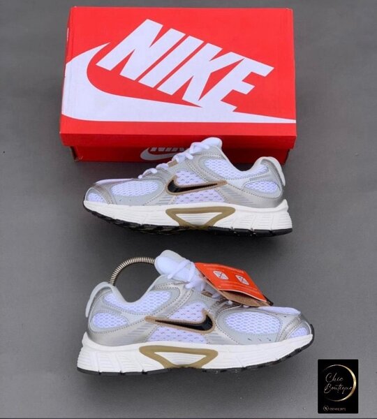 Basket Nike avec carton