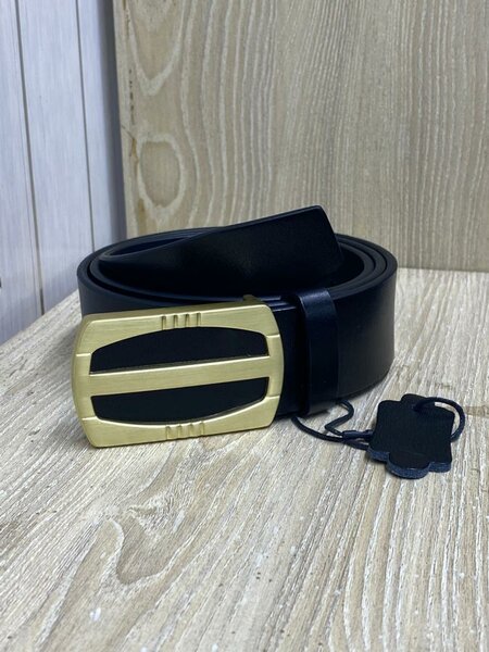 Ceinture en cuir boucle dorée