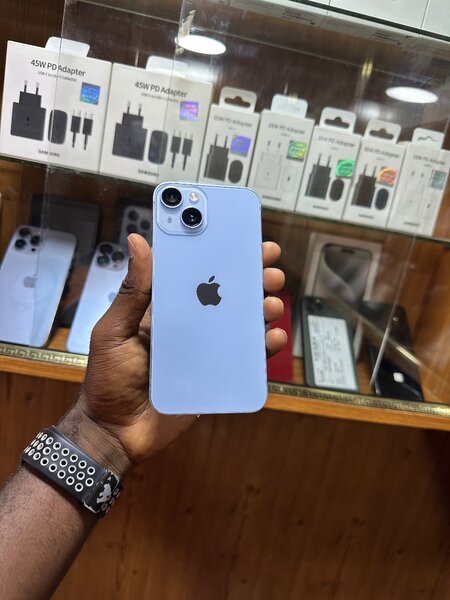 iPhone 14 simple propre