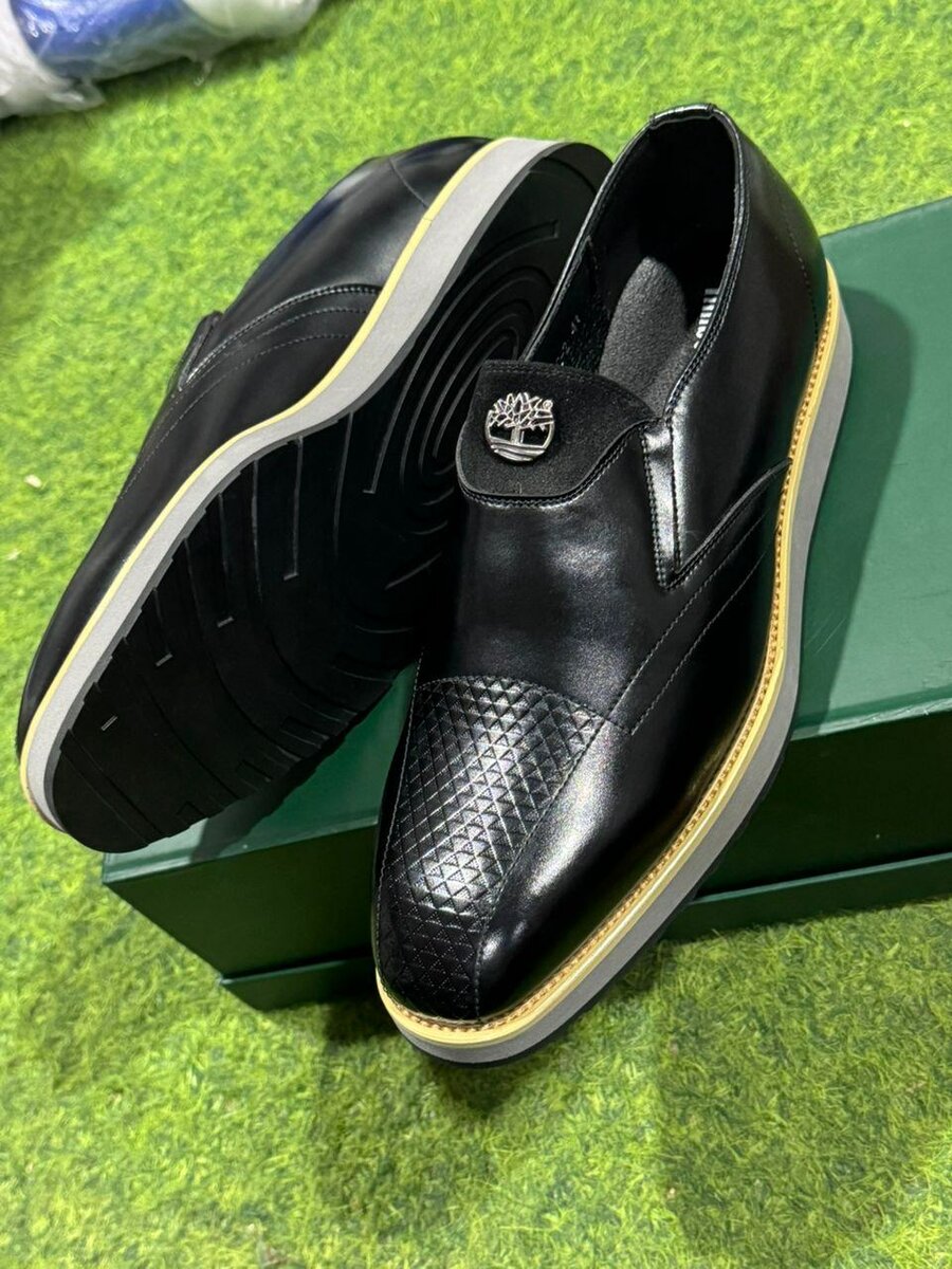 Mocassins en cuir noir élégants