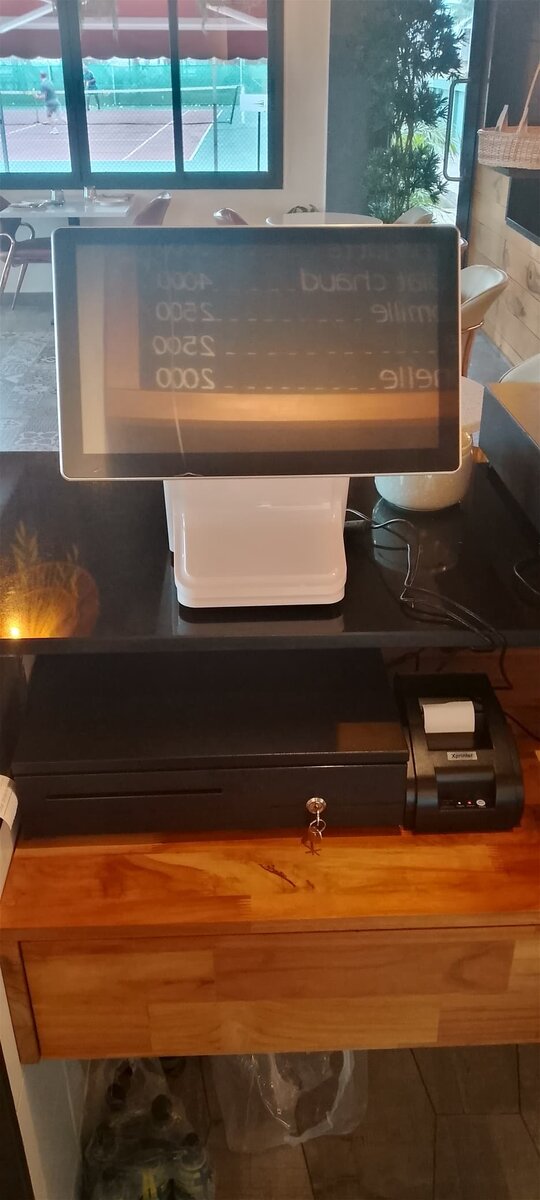 Caisse enregistreuse 15" suivi