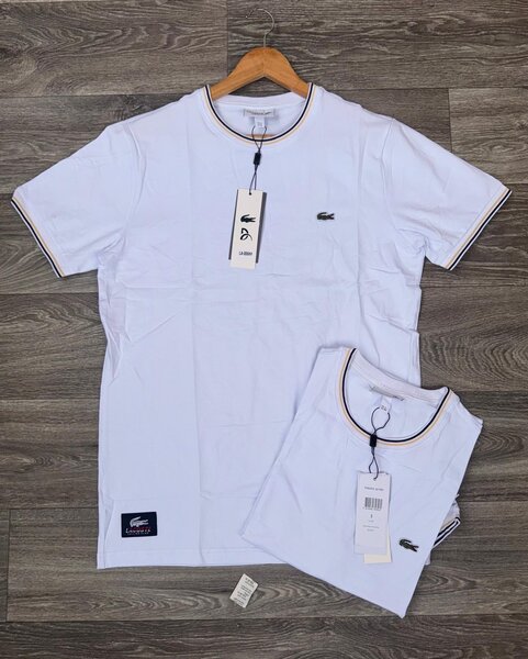 T-shirt blanche élégante