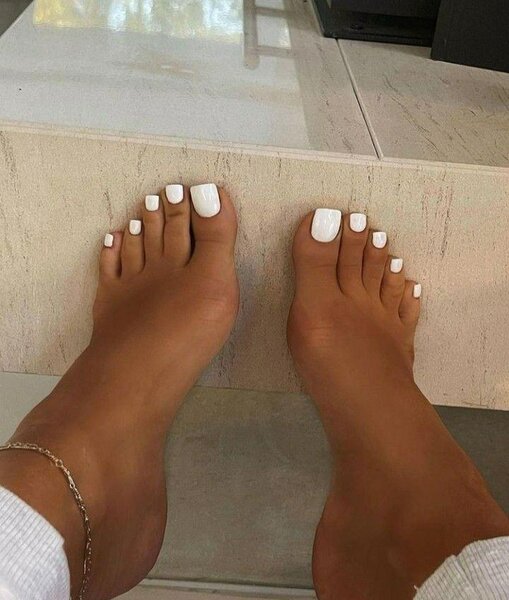 Press on nails pieds