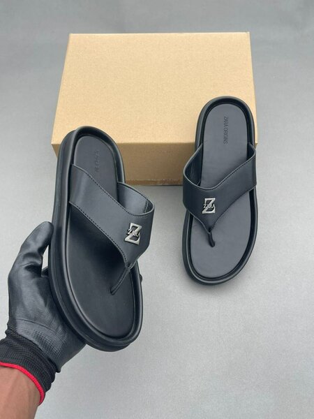 Tongs en cuir élégants ZARA