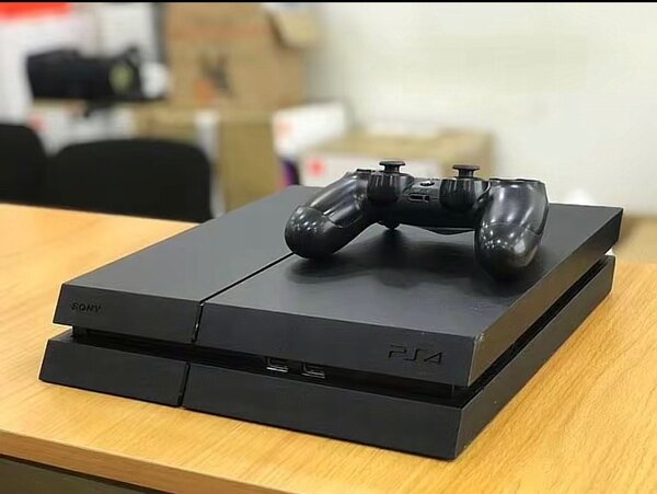 Console Sony PS4 avec manettes