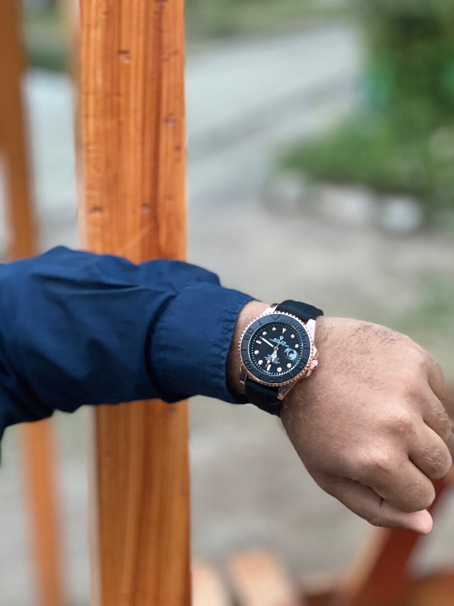 ROLEX WATCH WITH ROTATING DIAL