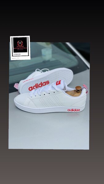 Basket ADIDAS NEO authentique avec sa boîte