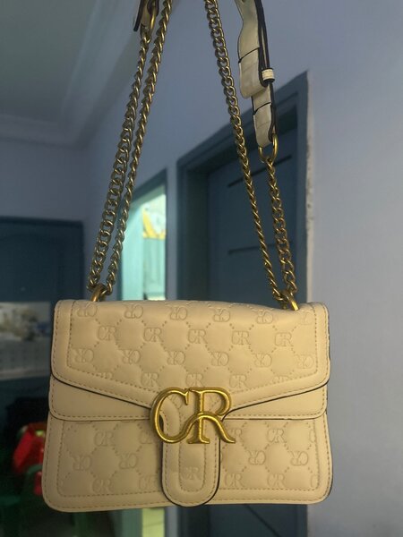 Petit sac à main blanc élégant