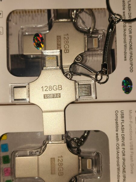 128 GB - Clé USB (4en1)