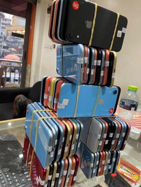 iPhone XR 64 available with different colors