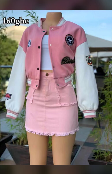 Ensemble varsity rose tendance