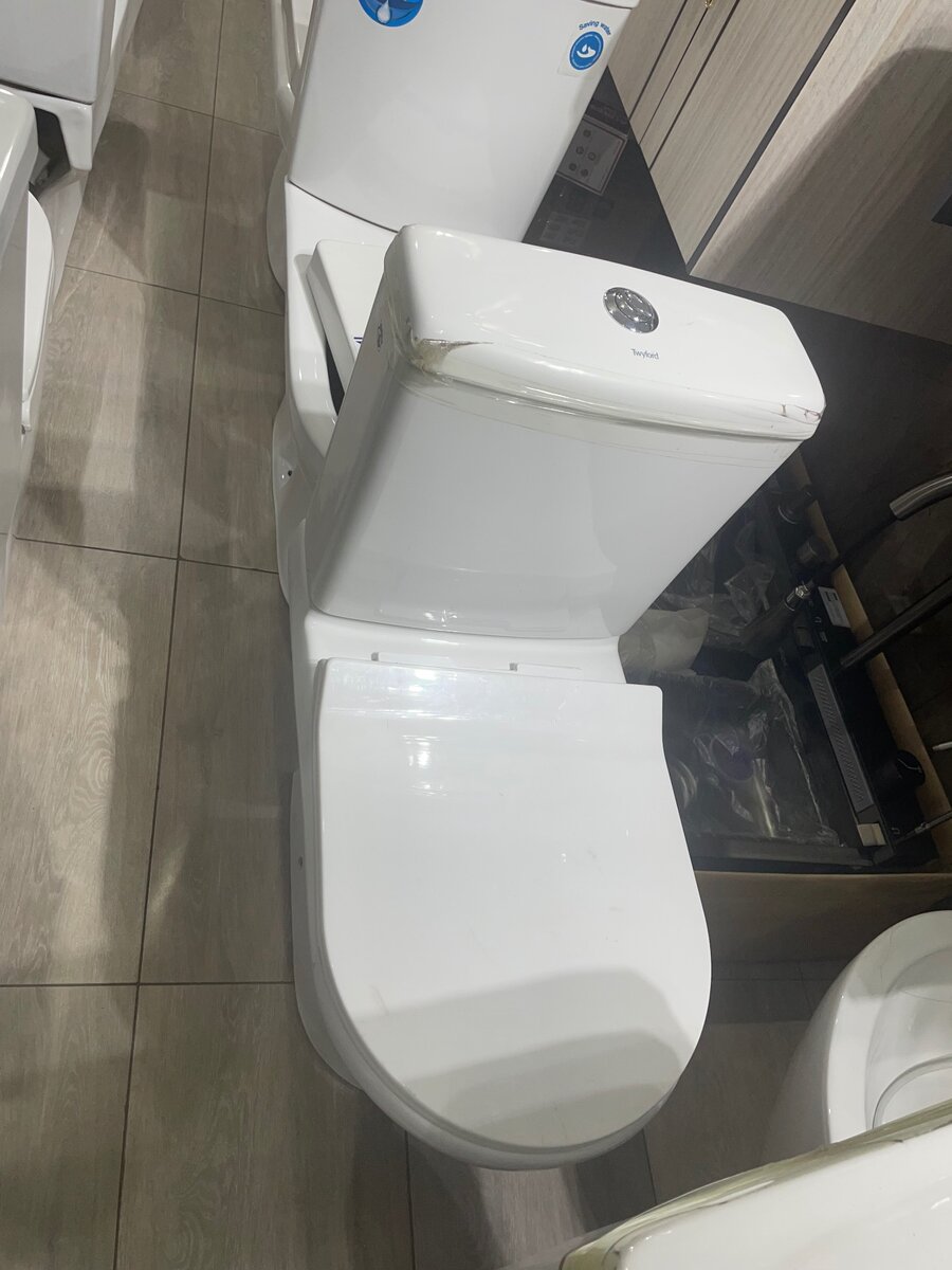 SLIM CISTERN WATER CLOSET