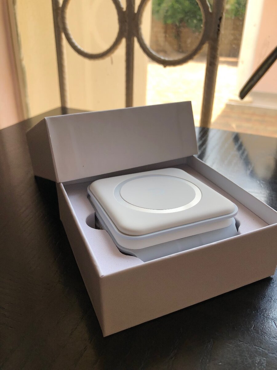 3 in 1 portable and wireless charger.