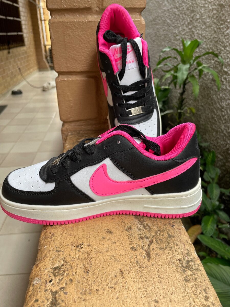 Nike Air Max Pink Sneakers