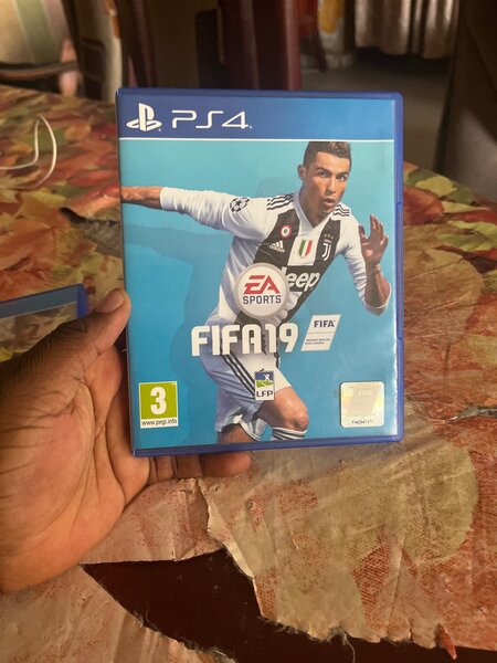 FIFA 18 & 19