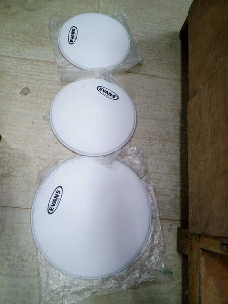 Peaux de batterie Evans et Remo