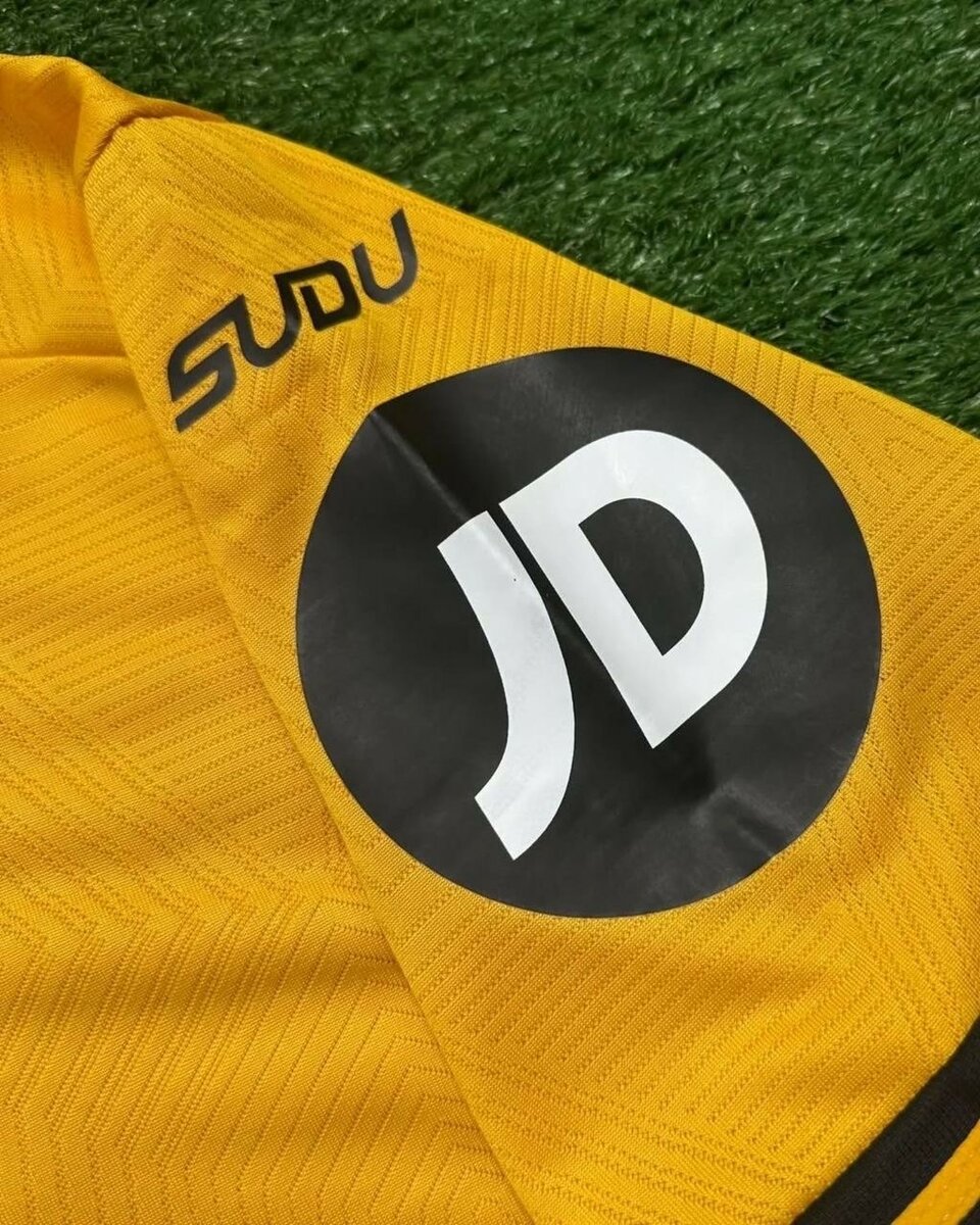 Maillot de football jaune