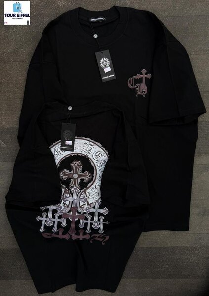 T-shirt noir avec motif croix