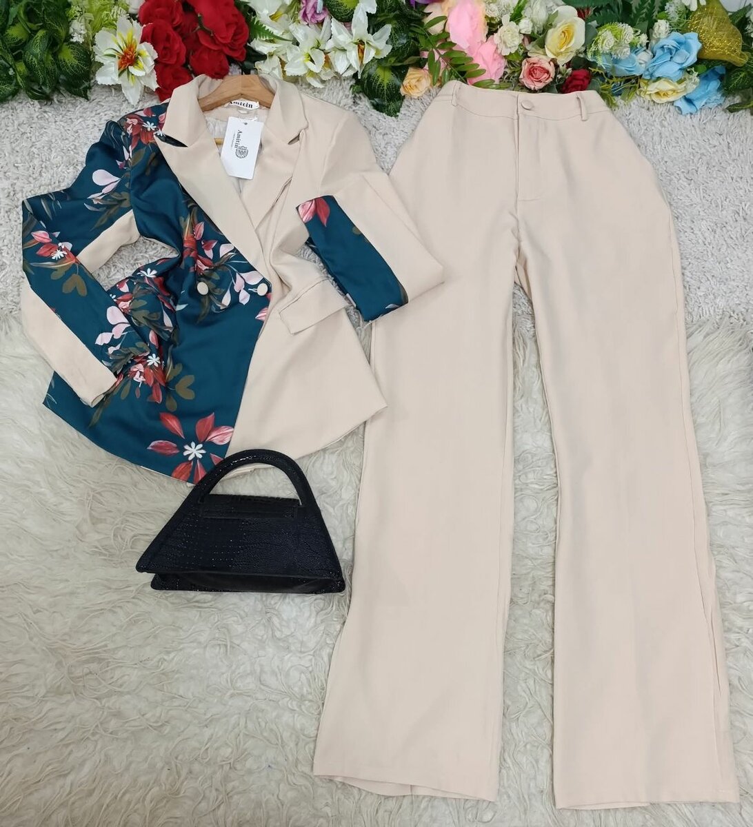 Costume pantalon fleuri élégant