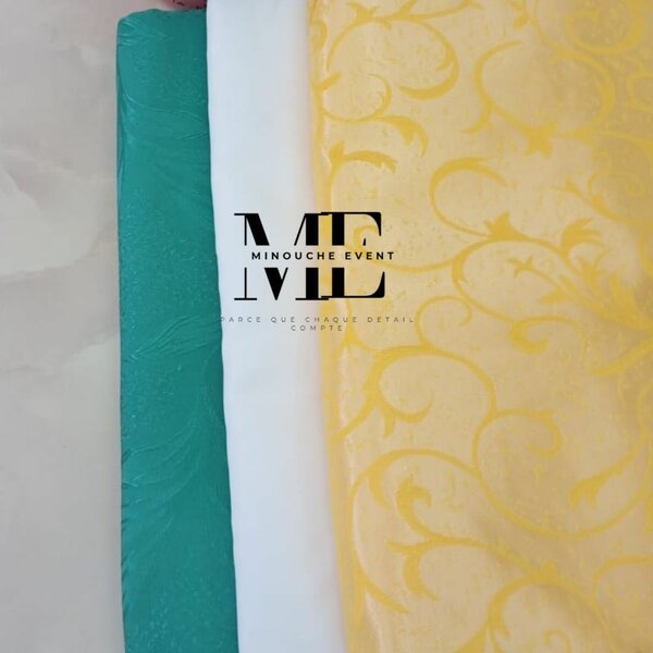 Rideaux en tissu brodé